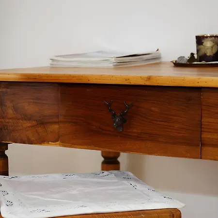 Alte Schmiede להר