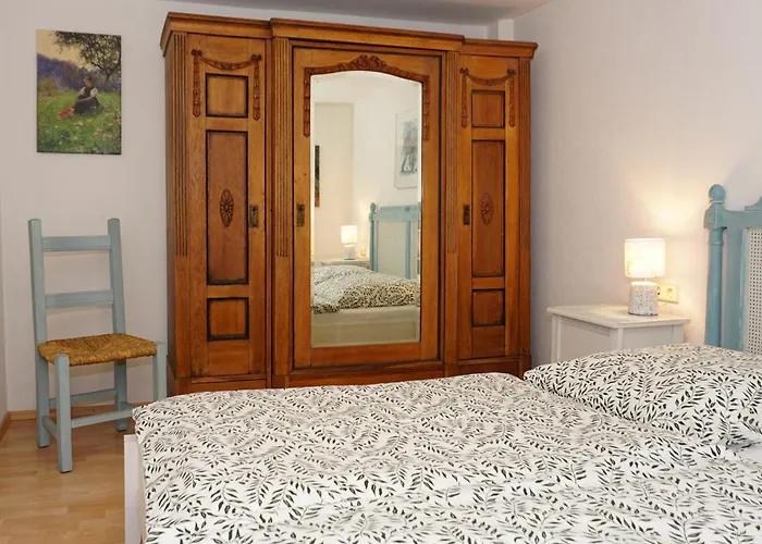 Alte Schmiede * لار