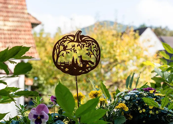 Alte Schmiede لار